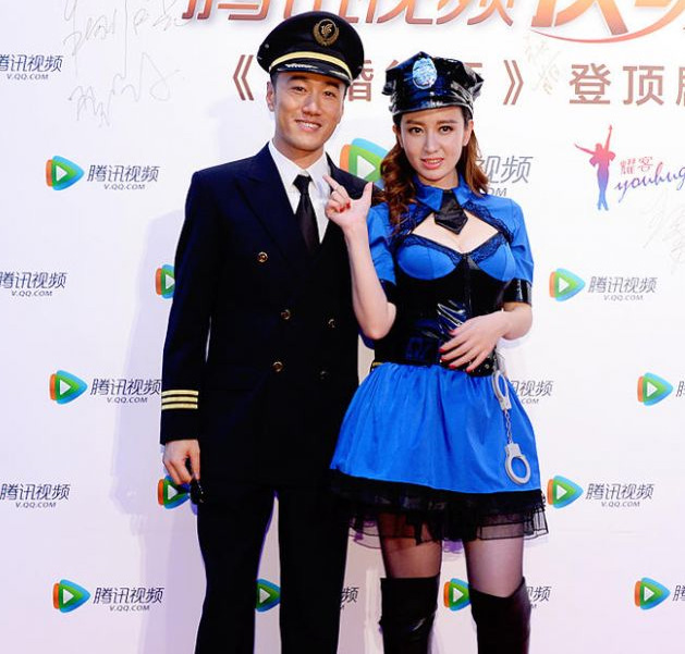 张萌大玩制服诱惑