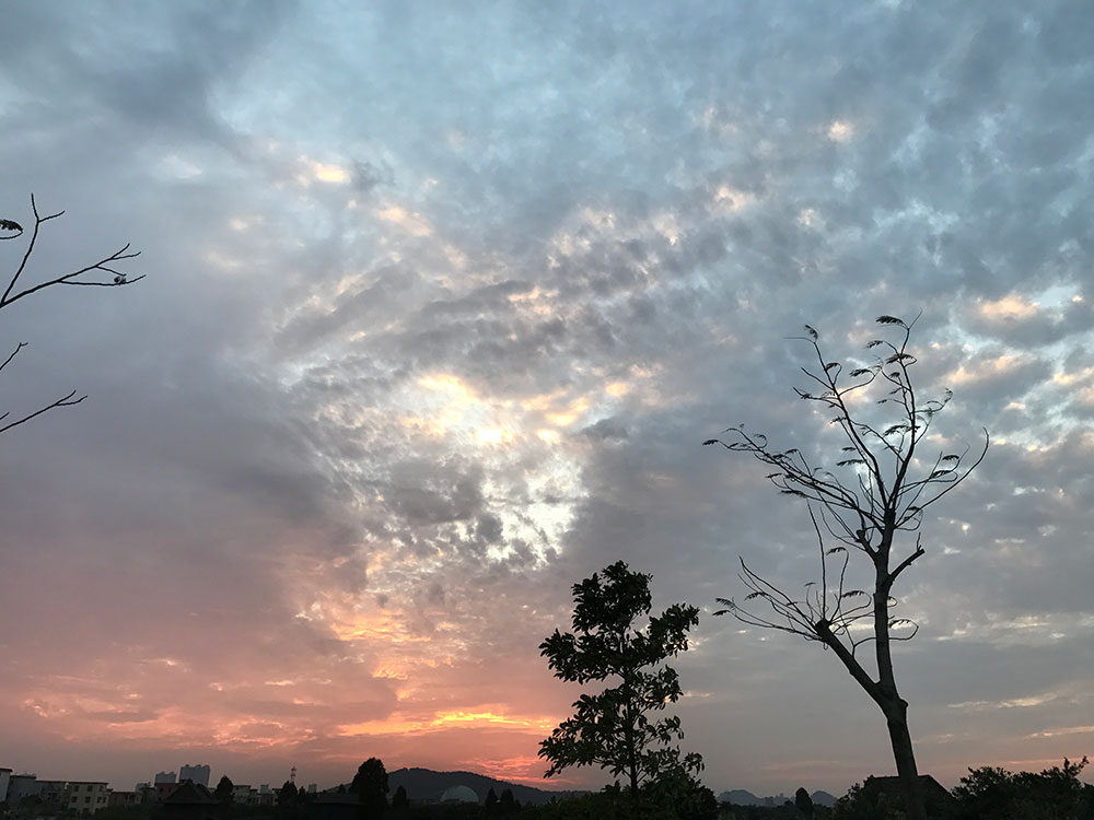 夕阳、江边晚霞照片。